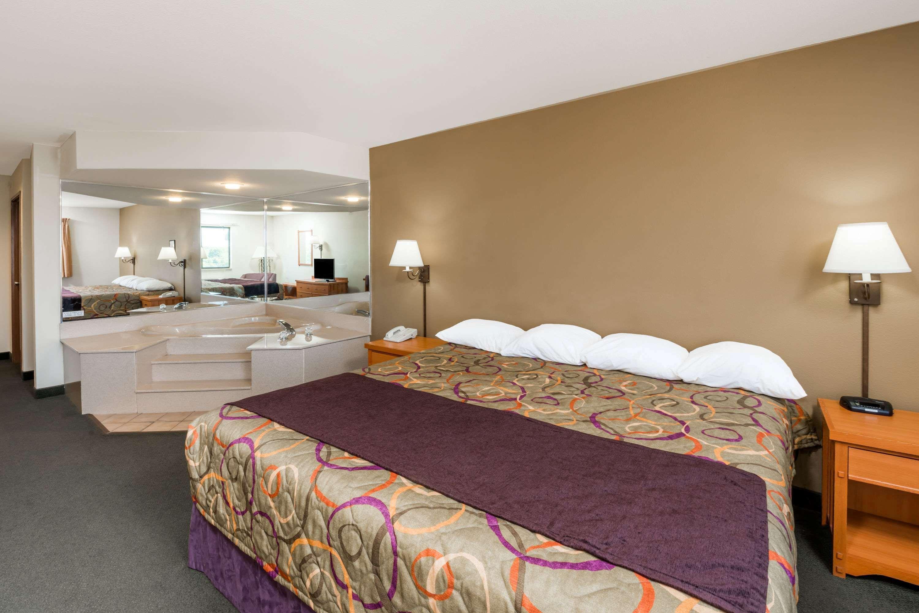 Super 8 By Wyndham Columbia East Hotel Exterior photo