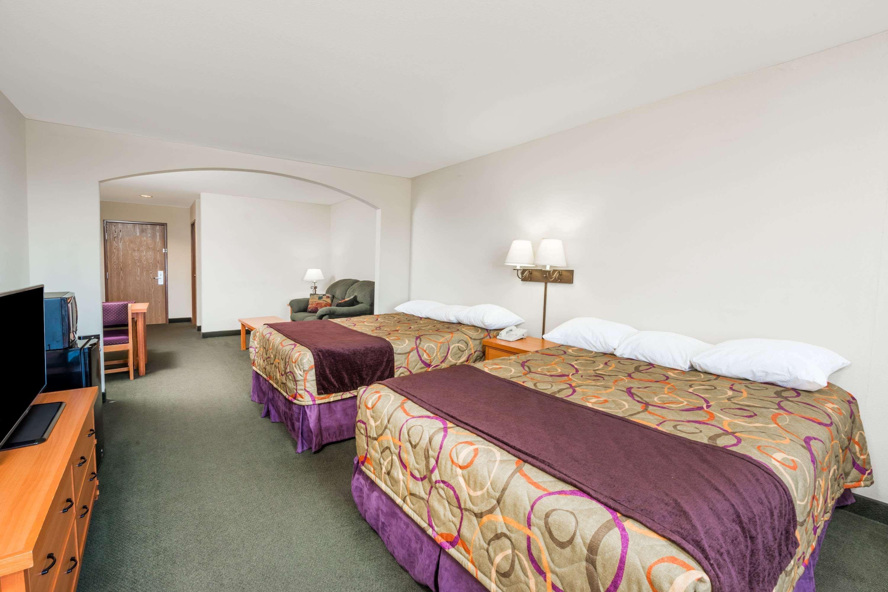 Super 8 By Wyndham Columbia East Hotel Exterior photo